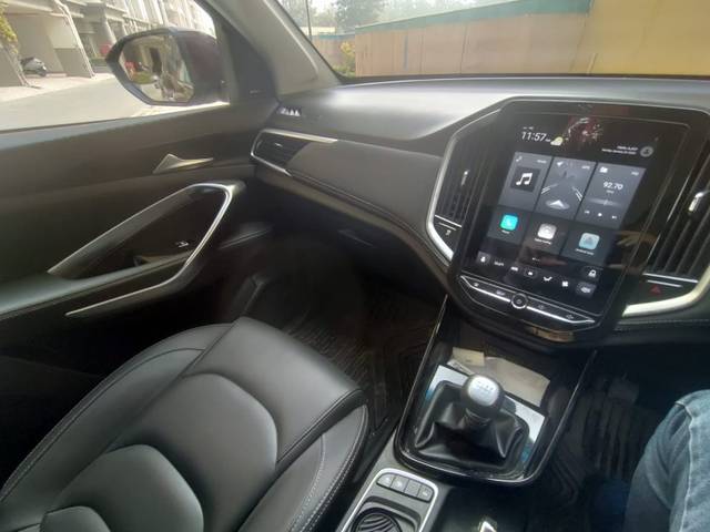 https://images10.gaadi.com/usedgaadi-sellcar/UsedCar/f5dfdacea/68daa610-877b-4f3b-8e46-1bae21bd6d11.jpeg?imwidth=6402