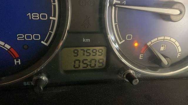 https://images10.gaadi.com/usedgaadi-sellcar/UsedCar/f5e08242a/02fe2a09-18f7-43cc-8af5-63e7fbdf2d0c.jpeg?imwidth=6402