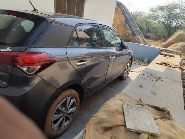 https://images10.gaadi.com/usedgaadi-sellcar/UsedCar/f5e0b46ca/8968c760-a090-42f3-9f69-6986153a90c8.jpg?imwidth=6402