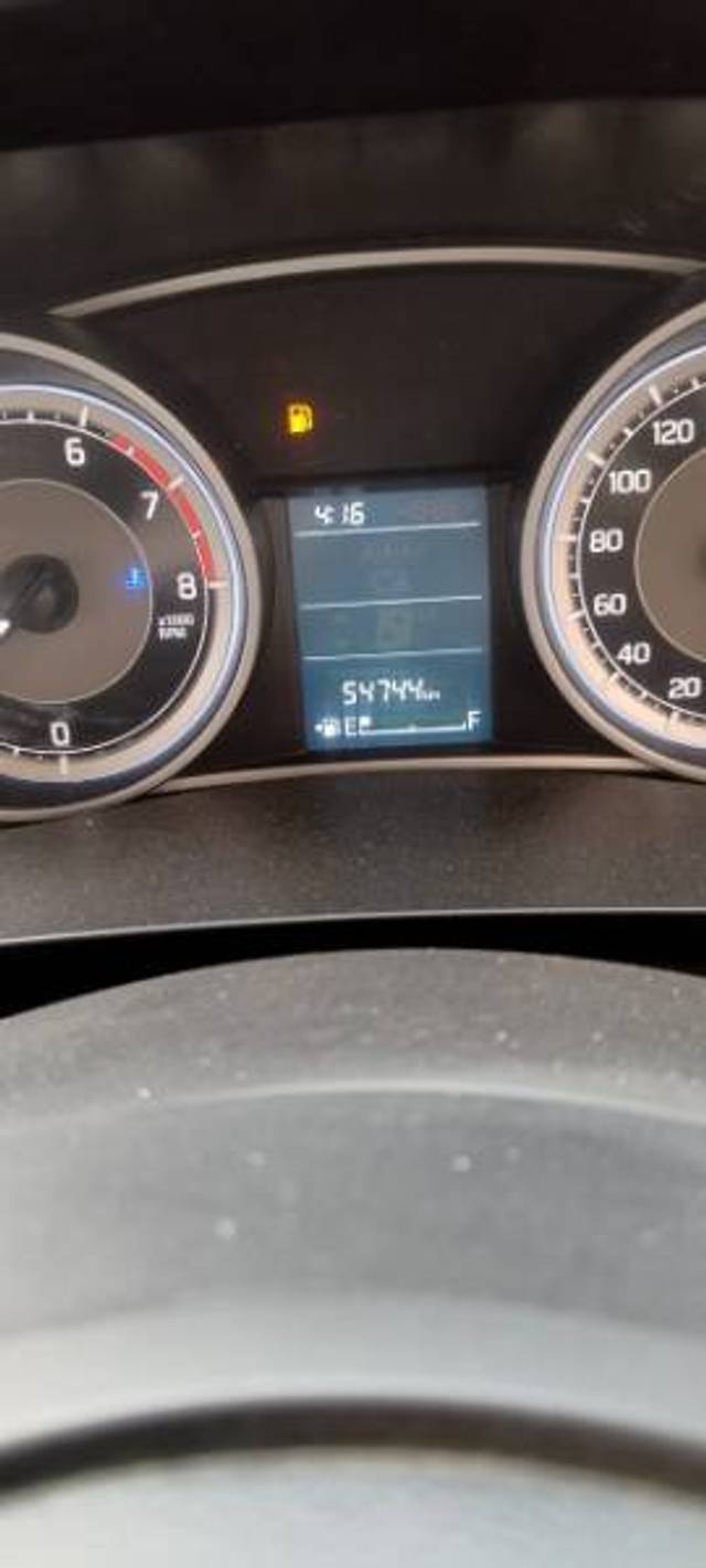 https://images10.gaadi.com/usedgaadi-sellcar/UsedCar/f5e0c2aaa/d3a6efa2-0986-43c0-81fc-7fba6c437848.jpeg?imwidth=6402