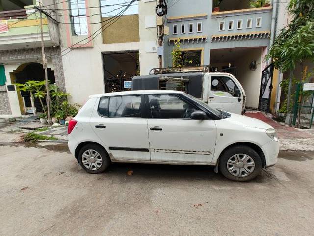 https://images10.gaadi.com/usedgaadi-sellcar/UsedCar/f5e0dd3da/61142821-114b-4c99-9db3-a2cae0559f75.jpg?imwidth=6400
