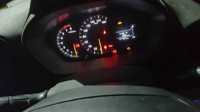 https://images10.gaadi.com/usedgaadi-sellcar/UsedCar/f5e0e172a/9296580f-a019-4359-bd64-964b6aa20330.jpg?imwidth=6401