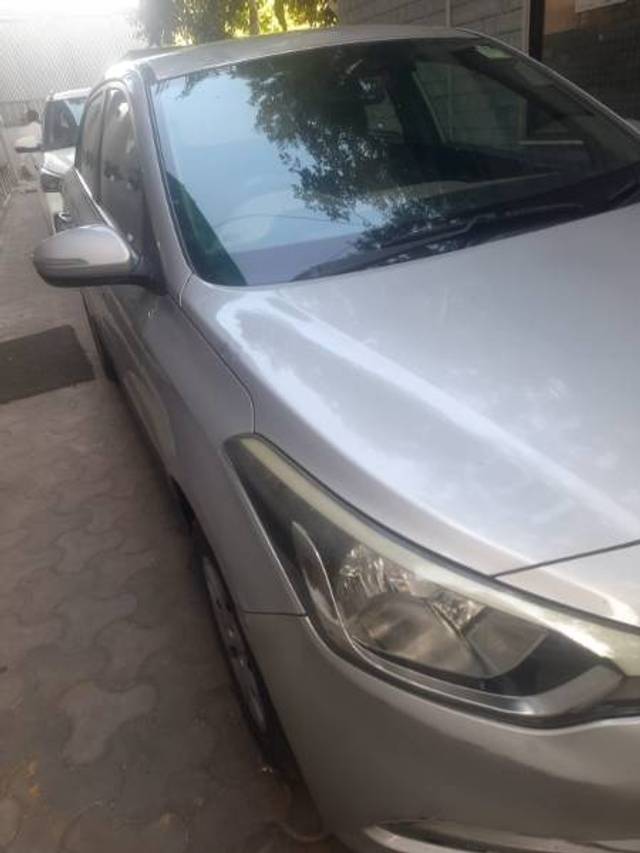 https://images10.gaadi.com/usedgaadi-sellcar/UsedCar/f5e1bbe0a/a17fa830-6914-4a2f-a7b7-f41f22c40d84.jpeg?imwidth=6402