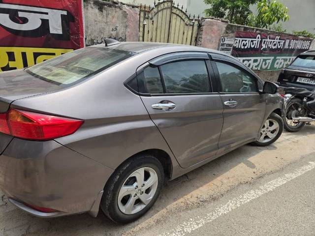 https://images10.gaadi.com/usedgaadi-sellcar/UsedCar/f5e1ca43a/147d7eeb-a32c-44ea-a18d-a1795f361946.jpg?imwidth=6402