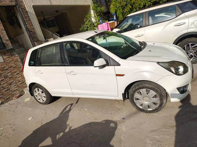 https://images10.gaadi.com/usedgaadi-sellcar/UsedCar/f5e21235a/5d911599-8d5e-4c30-87f3-d725a6ca4869.jpg?imwidth=6401