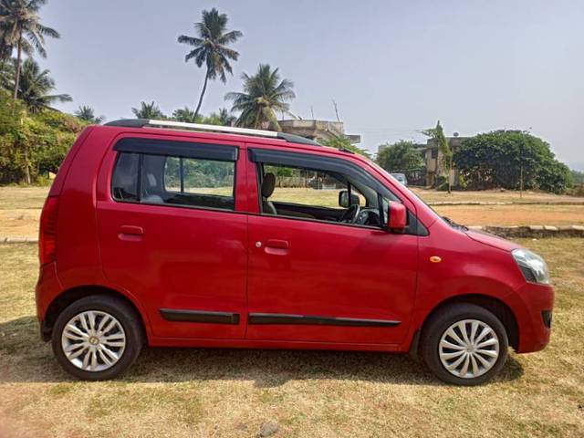 https://images10.gaadi.com/usedgaadi-sellcar/UsedCar/f5e308d9a/c6130553-b0ef-492c-9739-fcaeb86fd0ca.jpg?imwidth=6401