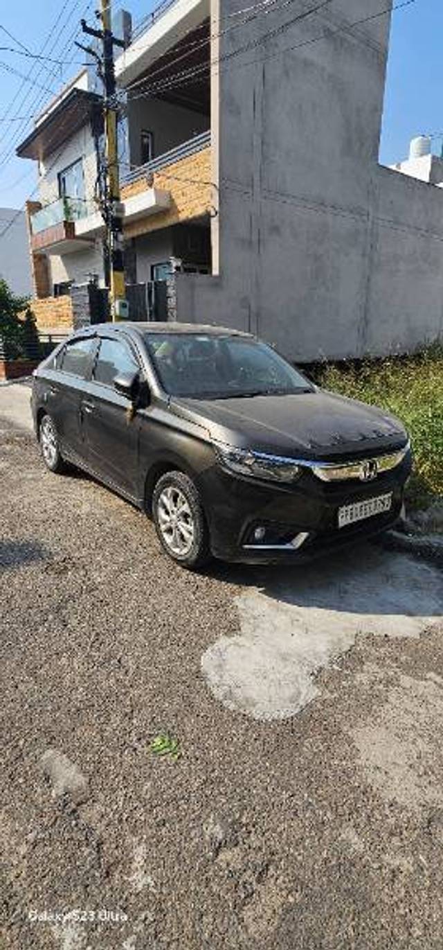 https://images10.gaadi.com/usedgaadi-sellcar/UsedCar/f5e321d7a/7d18048f-2b00-4be3-ae5d-d3bb1679494b.jpg?imwidth=6400