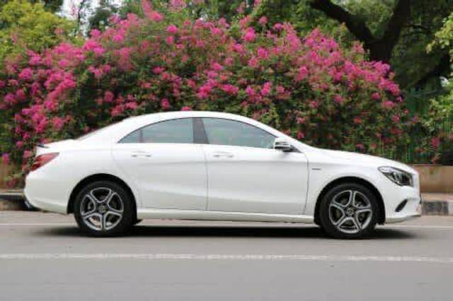 https://images10.gaadi.com/usedgaadi-sellcar/UsedCar/f5e38e63a/8075dbb4-3c29-40c1-8152-75370df9f6a9.jpg?imwidth=6401
