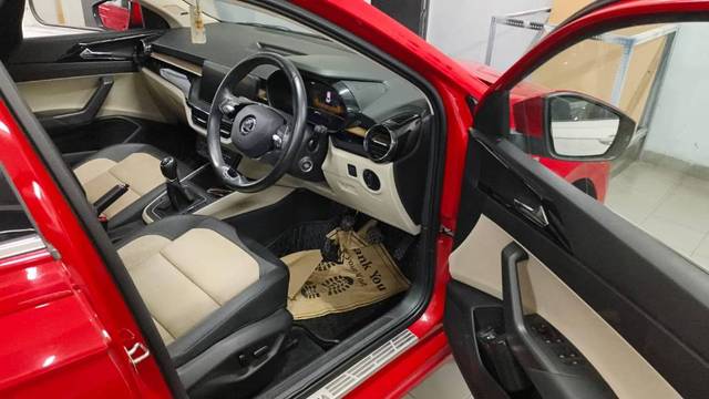 https://images10.gaadi.com/usedgaadi-sellcar/UsedCar/f5e3b5efa/277b5406-d62d-4462-9cab-b14d733d9dc2.jpg?imwidth=6400