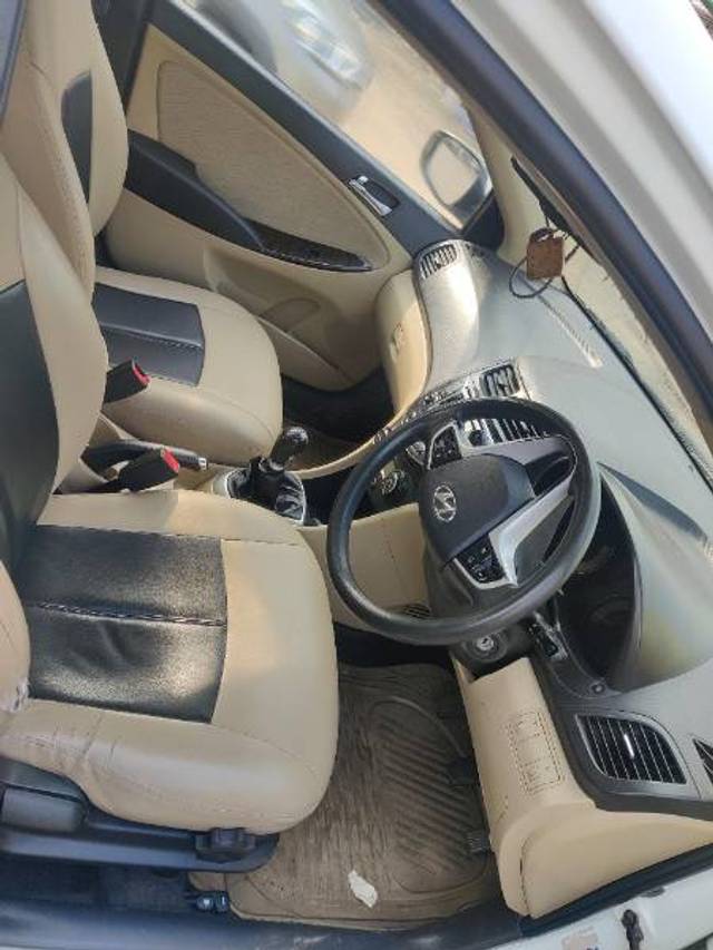 https://images10.gaadi.com/usedgaadi-sellcar/UsedCar/f5e3f73ca/9302e4d7-5ea2-4aec-9ab3-c6b89f61dff7.jpg?imwidth=6400