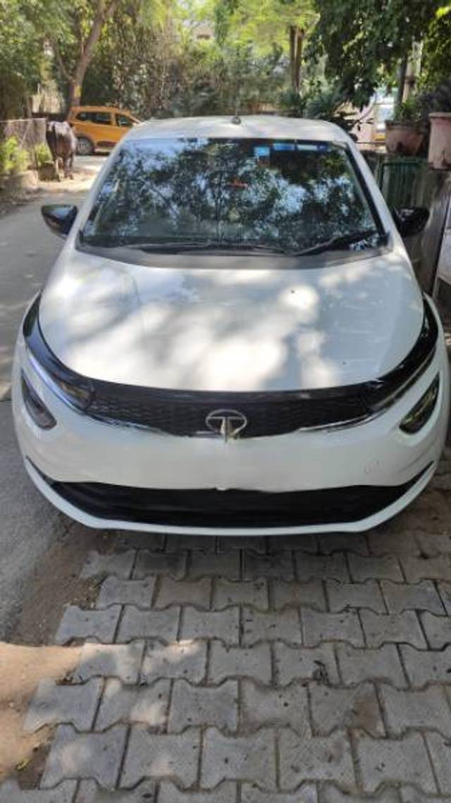https://images10.gaadi.com/usedgaadi-sellcar/UsedCar/f5e40238a/87c702cd-9e16-4b54-97f5-d14b5711460d.jpg?imwidth=6400