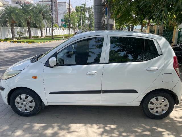 https://images10.gaadi.com/usedgaadi-sellcar/UsedCar/f5e4095fa/6505d216-cedb-4d13-a94e-82aab734baac.jpeg?imwidth=6402