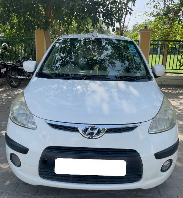 https://images10.gaadi.com/usedgaadi-sellcar/UsedCar/f5e4095fa/7aa8b16d-67a0-4ff5-8fbd-b0a869571982.jpeg?imwidth=6400
