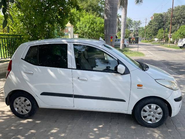 https://images10.gaadi.com/usedgaadi-sellcar/UsedCar/f5e4095fa/b81db0f0-6f0d-4582-8961-f84de0951579.jpeg?imwidth=6401