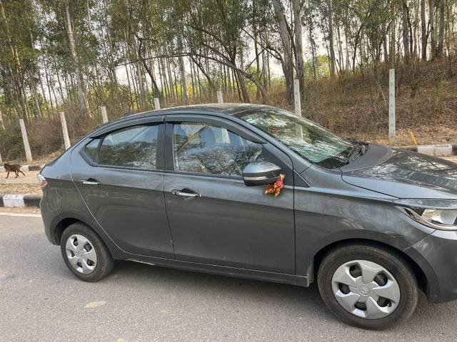 https://images10.gaadi.com/usedgaadi-sellcar/UsedCar/f5e441bea/4edd7f44-f53a-456d-80ec-26ba94e7642f.jpeg?imwidth=6401