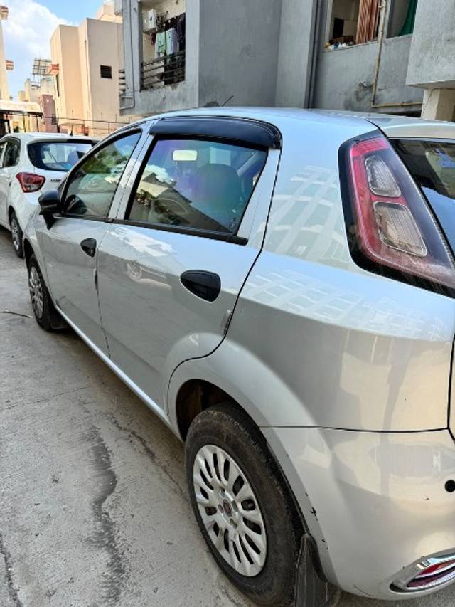 https://images10.gaadi.com/usedgaadi-sellcar/UsedCar/f5e4e162a/4ce371da-5652-48ed-b498-90483a2f2d3c.jpeg?imwidth=6400