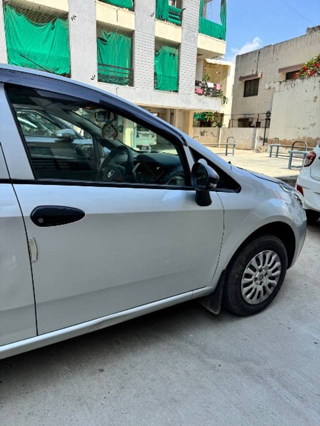 https://images10.gaadi.com/usedgaadi-sellcar/UsedCar/f5e4e162a/f07b8feb-c2f1-493c-8eb1-b69523285fb5.jpeg?imwidth=6401