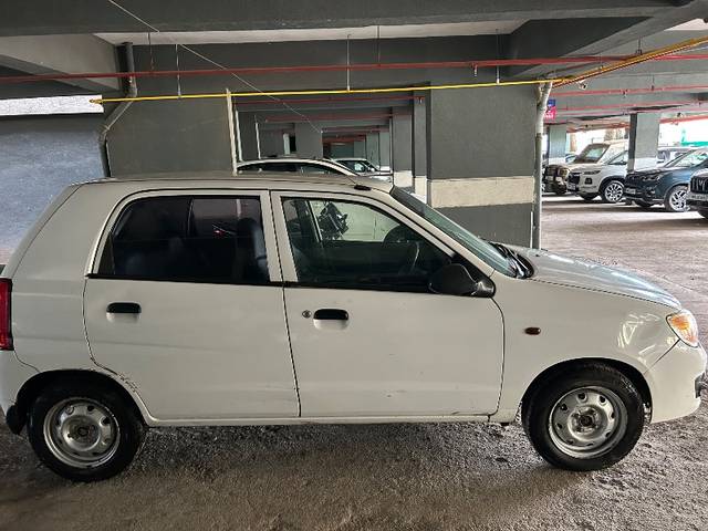 https://images10.gaadi.com/usedgaadi-sellcar/UsedCar/f5e537c9a/95cb260f-6b15-4b06-a0e7-acba0c1c8a18.jpeg?imwidth=6401