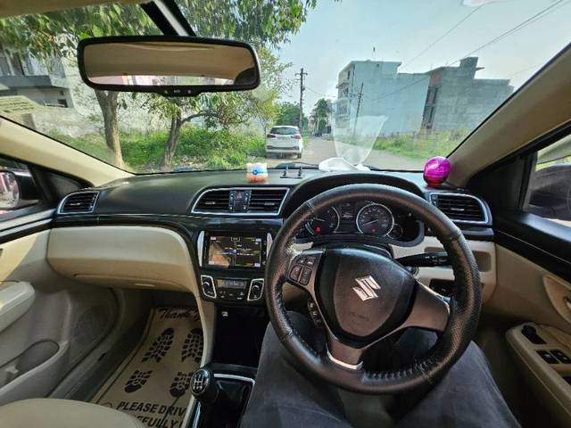 https://images10.gaadi.com/usedgaadi-sellcar/UsedCar/f5e5dc9da/e9351762-c049-41ec-8f7b-15ef5256e808.jpg?imwidth=6401