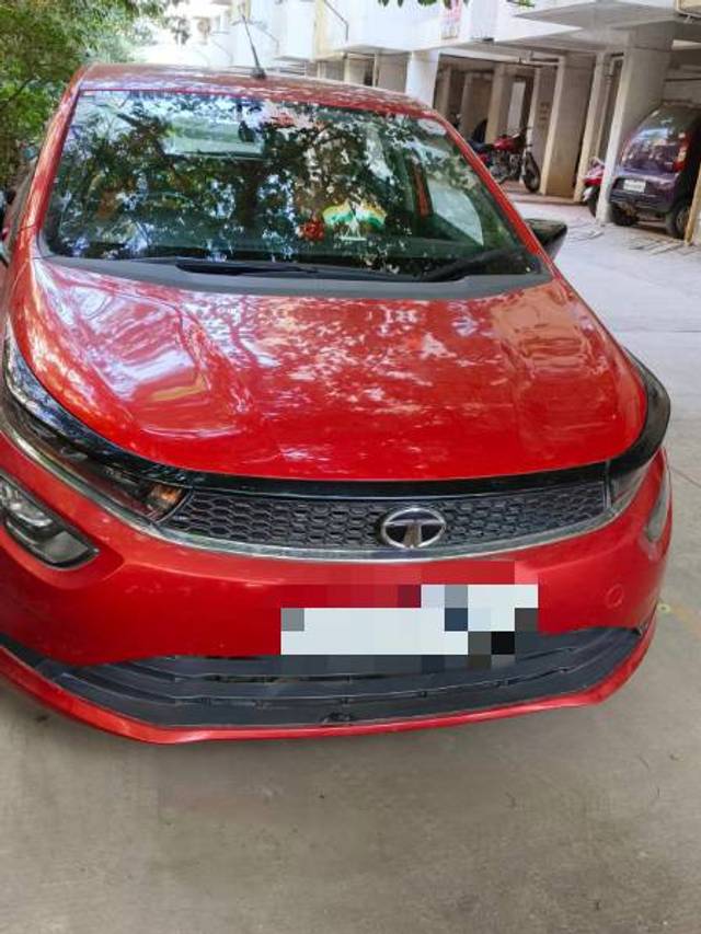 https://images10.gaadi.com/usedgaadi-sellcar/UsedCar/f5e61673a/9c68d611-3635-423e-ac93-25155323ceb4.jpg?imwidth=6401
