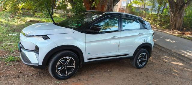 https://images10.gaadi.com/usedgaadi-sellcar/UsedCar/f5e68d84a/3dcf8b91-cdeb-4a29-b81e-c25ab4cc3673.jpg?imwidth=6400