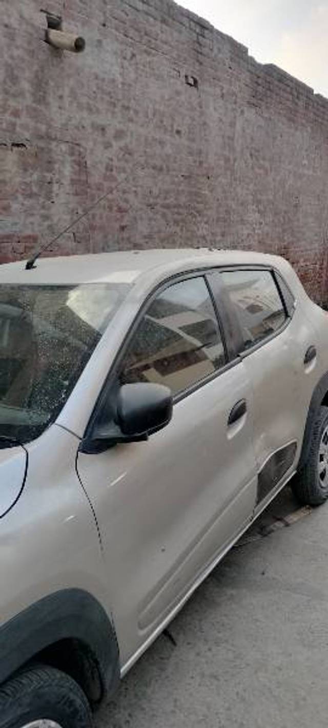 https://images10.gaadi.com/usedgaadi-sellcar/UsedCar/f5e6bbe8a/29c0a058-7f6b-4495-be8a-a345447c1a00.jpg?imwidth=6400