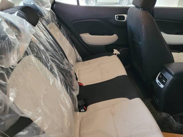 https://images10.gaadi.com/usedgaadi-sellcar/UsedCar/f5e6e957a/6d96c7a5-17da-4543-89e0-0590ee9199e0.jpg?imwidth=6402