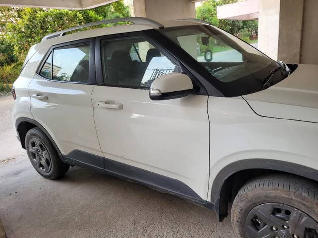 https://images10.gaadi.com/usedgaadi-sellcar/UsedCar/f5e6e957a/79113632-5b6a-4f12-bdc0-348c84b41b82.jpg?imwidth=6400