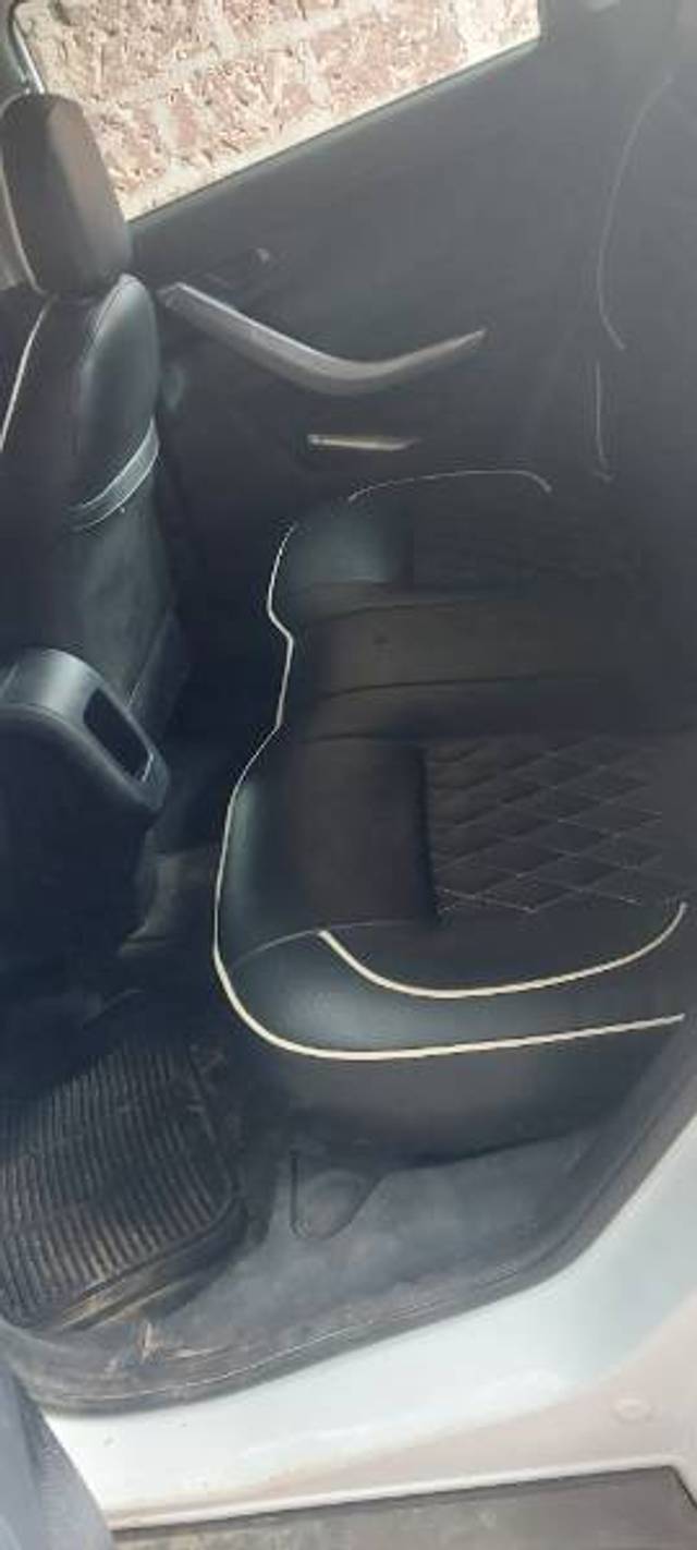https://images10.gaadi.com/usedgaadi-sellcar/UsedCar/f5e70c17a/73022780-2ca7-4e5e-93d6-edf6caf219d9.jpg?imwidth=6400