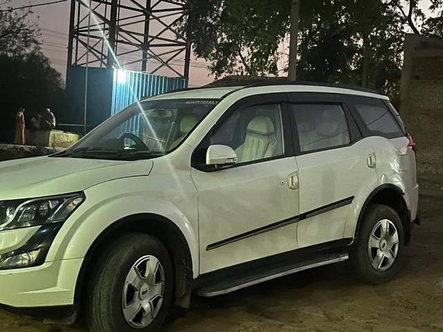 https://images10.gaadi.com/usedgaadi-sellcar/UsedCar/f5e7d09ea/15e3faf8-60b3-4e19-b248-8b7ab589ddcc.jpg?imwidth=6401