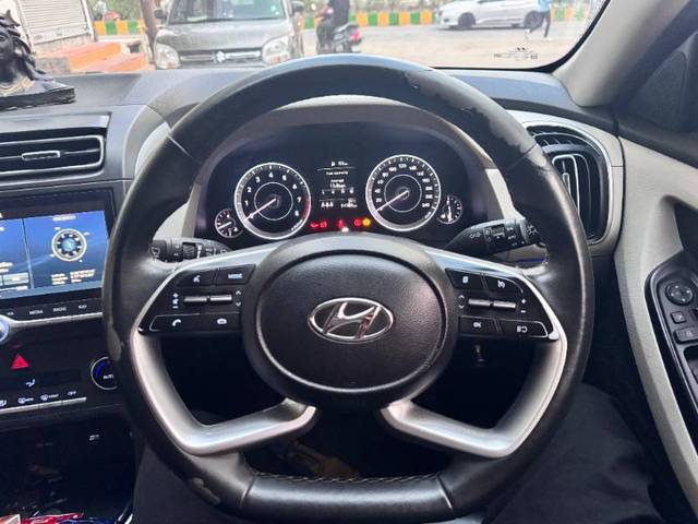 https://images10.gaadi.com/usedgaadi-sellcar/UsedCar/f5e7ea13a/d06093ac-9fed-46e4-96da-337d8fb2f96c.jpg?imwidth=6402