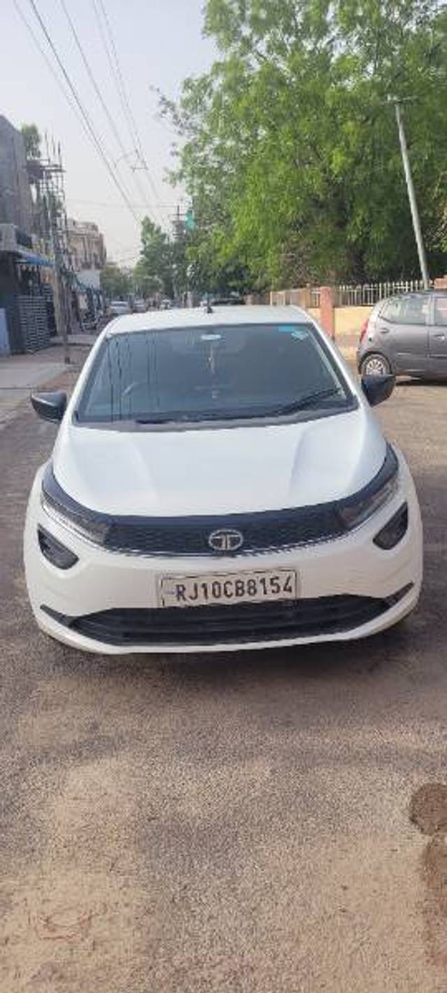 https://images10.gaadi.com/usedgaadi-sellcar/UsedCar/f5e803bfa/2732e65c-8c89-4eda-9cec-a3be6fcb7e34.jpg?imwidth=6400