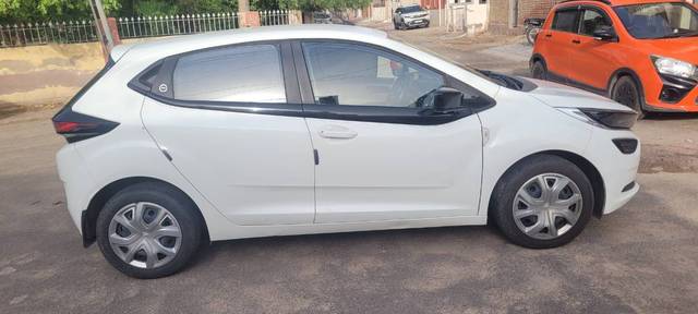 https://images10.gaadi.com/usedgaadi-sellcar/UsedCar/f5e803bfa/d31a7e4d-ec83-480b-8c4c-58c857c9c0fd.jpg?imwidth=6401