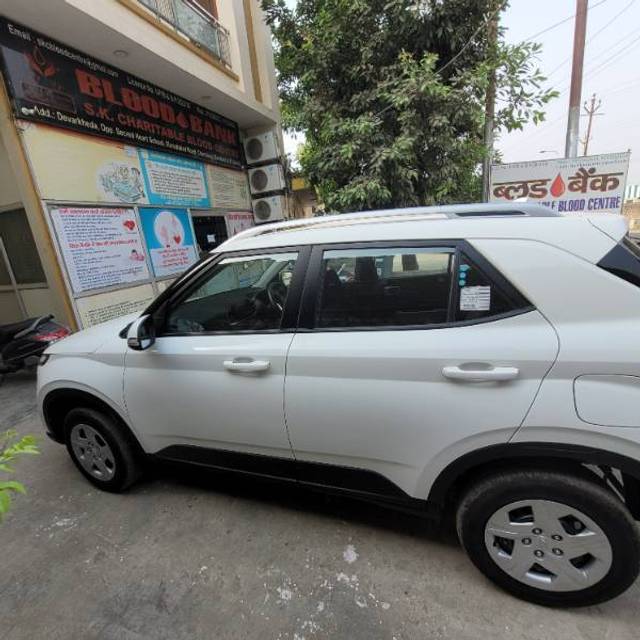 https://images10.gaadi.com/usedgaadi-sellcar/UsedCar/f5e80cf8a/900712dc-a9c6-4157-b579-d687329c2466.jpg?imwidth=6401