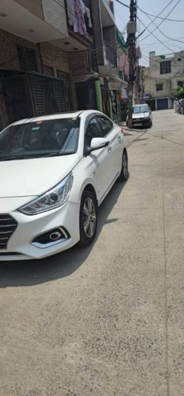 https://images10.gaadi.com/usedgaadi-sellcar/UsedCar/f5e86a4aa/afdc9bdc-16fc-44fc-bc2c-e25d56070c03.jpeg?imwidth=6402