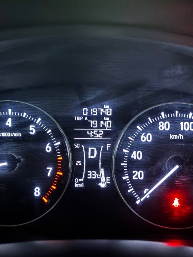https://images10.gaadi.com/usedgaadi-sellcar/UsedCar/f5e87611a/6fcdfb3c-17e0-4112-ab89-f9083e8ef9dd.jpeg?imwidth=6402