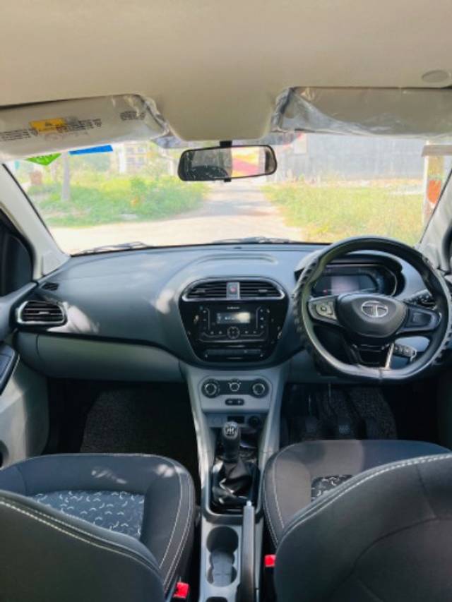 https://images10.gaadi.com/usedgaadi-sellcar/UsedCar/f5e8c2f3-e8bd-4be0-8780-0f3769b9bbf4/75b17e26-71a0-4459-87b0-f94db57a151f.jpeg?imwidth=6402