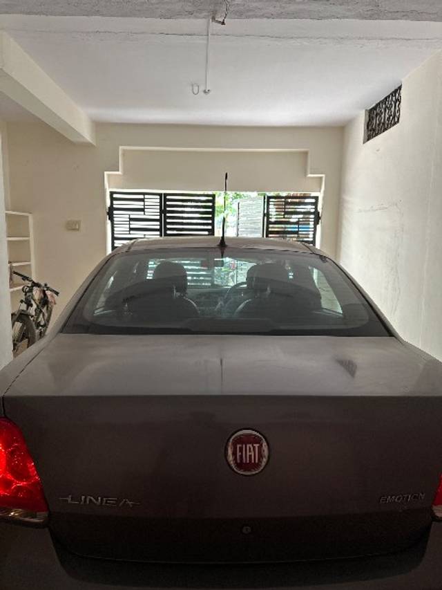 https://images10.gaadi.com/usedgaadi-sellcar/UsedCar/f5e8d58ba/d5627749-6a12-45f6-8e0a-f438b1c22208.jpg?imwidth=6402