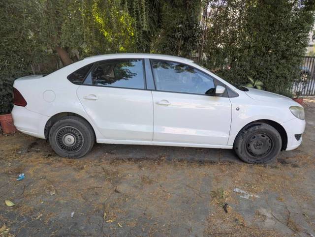 https://images10.gaadi.com/usedgaadi-sellcar/UsedCar/f5e95d5ca/617bb26b-d201-4512-ab3d-763fe0c67878.jpg?imwidth=6402