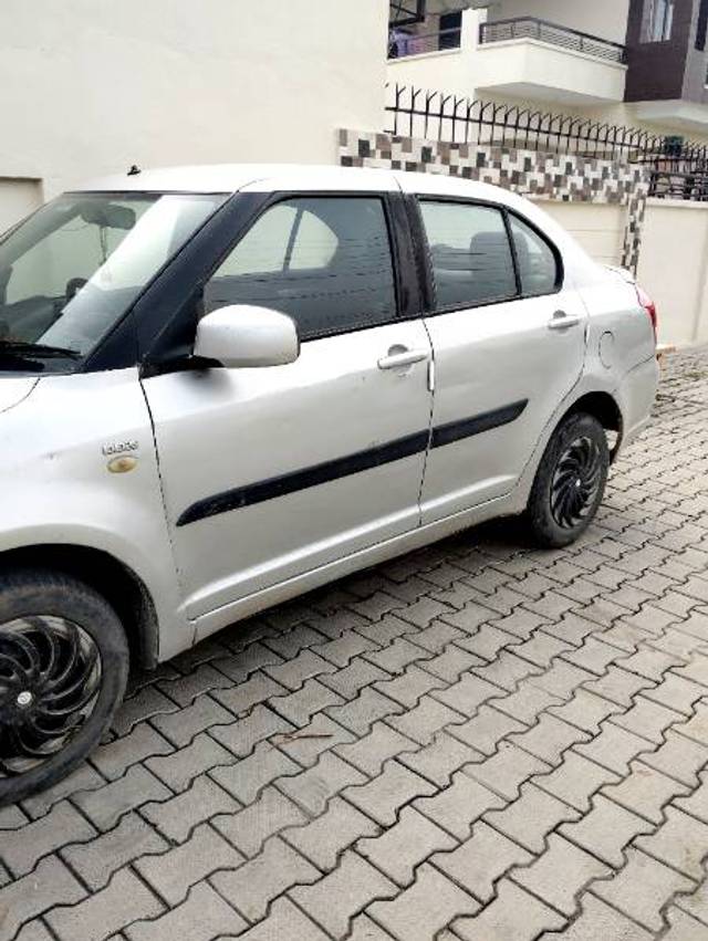 https://images10.gaadi.com/usedgaadi-sellcar/UsedCar/f5e9bbb2a/0c30cc0c-62ed-4c1c-aec2-6a5288206cb1.jpg?imwidth=6400