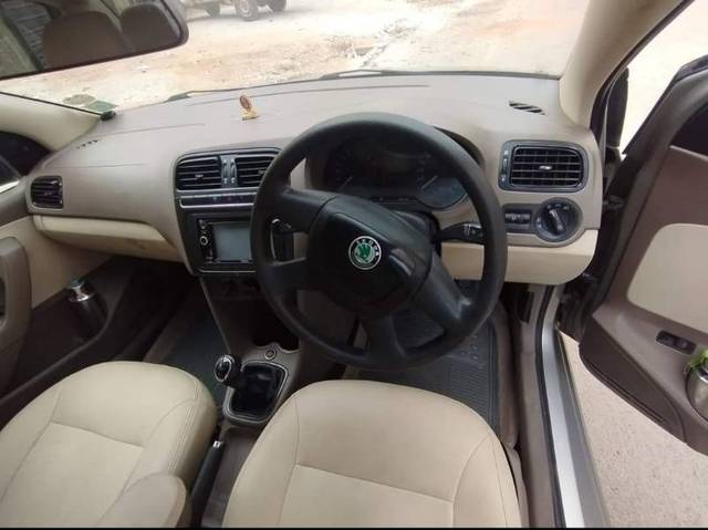 https://images10.gaadi.com/usedgaadi-sellcar/UsedCar/f5eaf820a/4716349b-4950-4974-a4d0-5a3b255d717c.jpg?imwidth=6402
