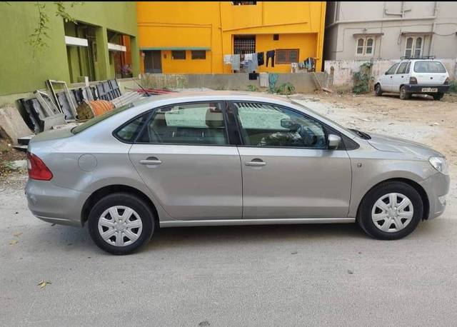 https://images10.gaadi.com/usedgaadi-sellcar/UsedCar/f5eaf820a/99abfcd6-cb0e-4dea-9adf-2a1ba11dac17.jpg?imwidth=6400