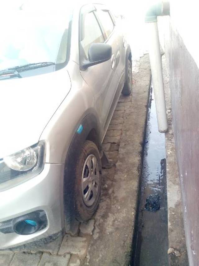 https://images10.gaadi.com/usedgaadi-sellcar/UsedCar/f5eb0beca/c1dcb2e7-101f-4680-81ae-ca8c4dd29d60.jpg?imwidth=6401