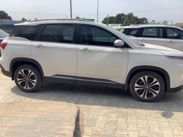 https://images10.gaadi.com/usedgaadi-sellcar/UsedCar/f5eb0e6ea/b8c72e94-29f6-477d-a184-3f996edad6aa.jpeg?imwidth=6401