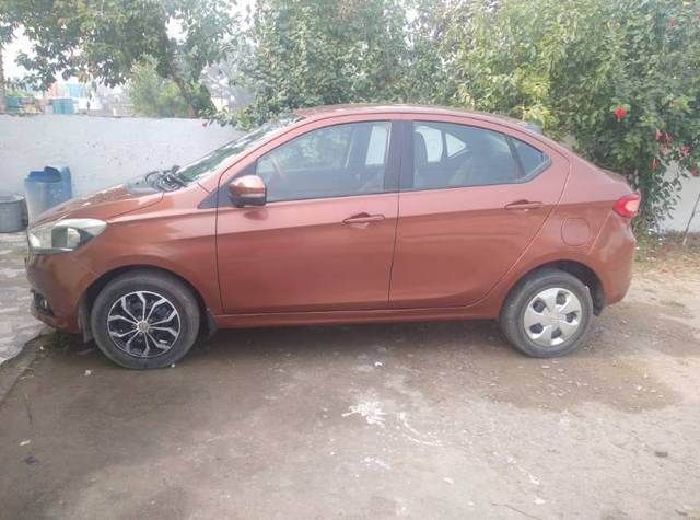https://images10.gaadi.com/usedgaadi-sellcar/UsedCar/f5eb631ba/cf1d7789-3278-4caf-be7f-4d2296a6b032.jpg?imwidth=6402