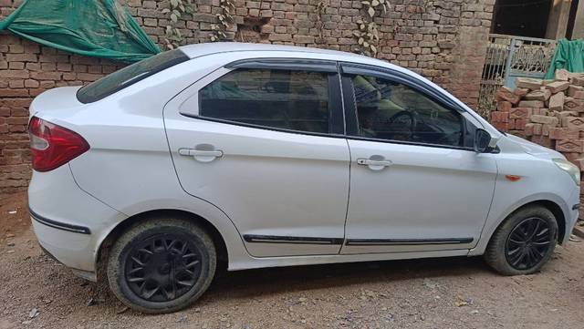 https://images10.gaadi.com/usedgaadi-sellcar/UsedCar/f5ebb710a/f6e86bc3-aca5-4172-b5ff-ada6a526ed0b.jpg?imwidth=6400