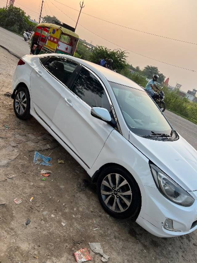 https://images10.gaadi.com/usedgaadi-sellcar/UsedCar/f5ebf697a/24d3f478-452e-424d-a7ec-60ab2e3d8f20.jpeg?imwidth=6400