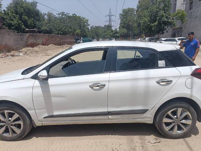 https://images10.gaadi.com/usedgaadi-sellcar/UsedCar/f5ec13fda/2be6682c-7920-4905-9be2-653a954492cb.jpg?imwidth=6402