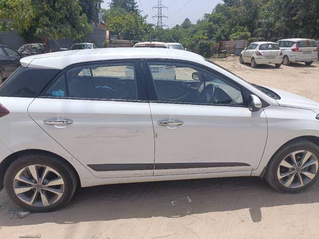 https://images10.gaadi.com/usedgaadi-sellcar/UsedCar/f5ec13fda/b9de8242-4d05-427a-83d8-1f496220e8a0.jpg?imwidth=6401