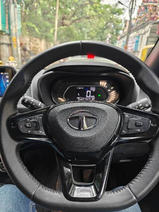 https://images10.gaadi.com/usedgaadi-sellcar/UsedCar/f5ec577ea/4a5c112f-2cd8-4e8d-a9b1-74ecbb384ff0.jpg?imwidth=6400